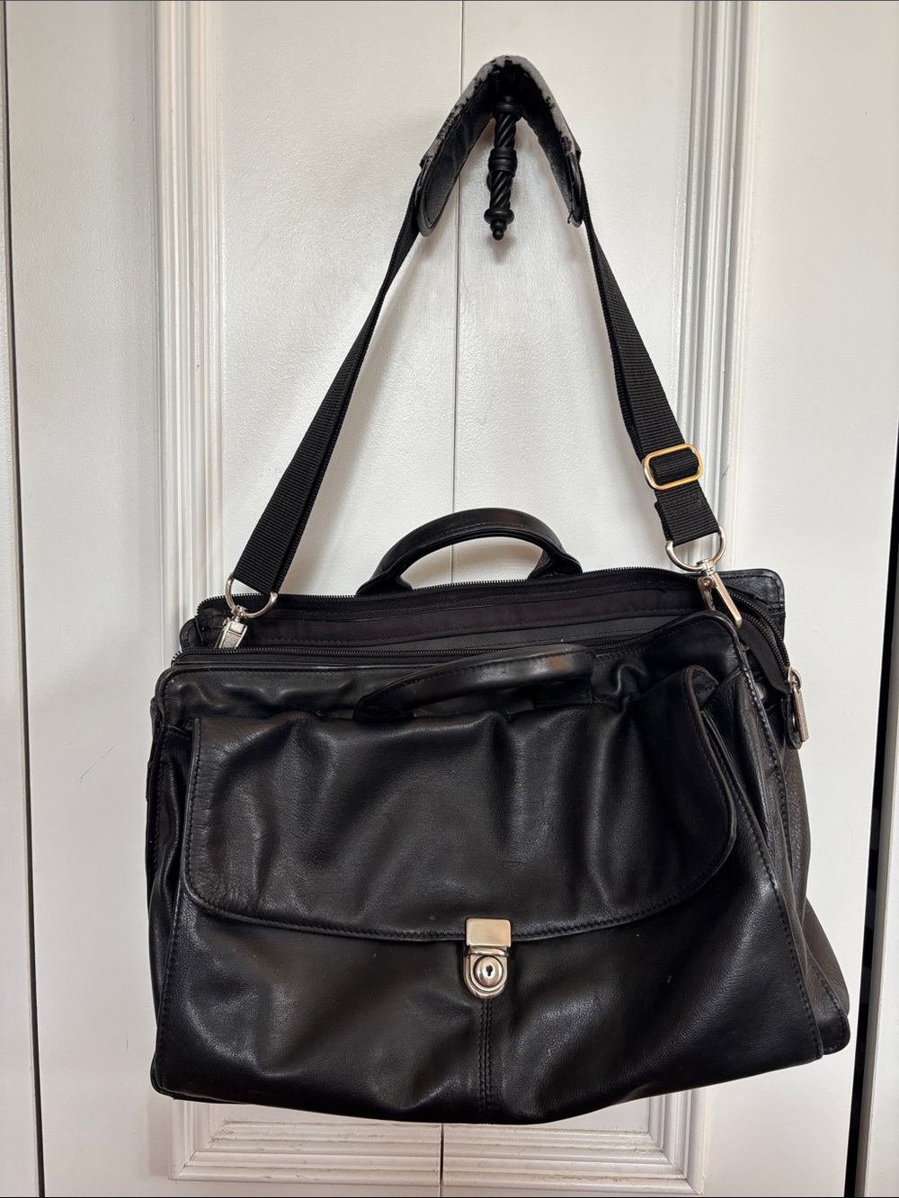 Kenneth Cole Black Leather Briefcase Messenger with Front Pocket